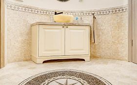 Sauna 4 Bedrooms Apartment With Parking